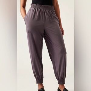 Athleta Savannah Mid Rise Featherweight Zip Pockets Elastic Purple NWT Jogger 20